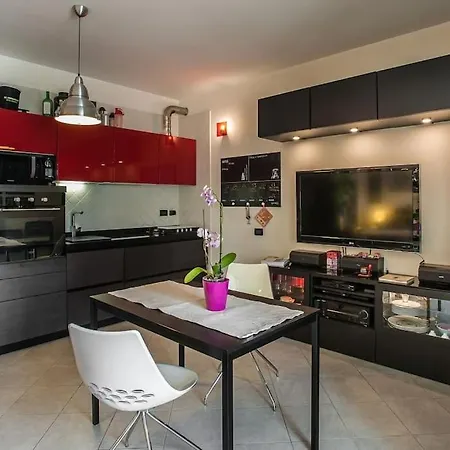 Modern Giovanni Square *
