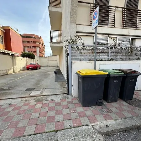 Modern Giovanni Square