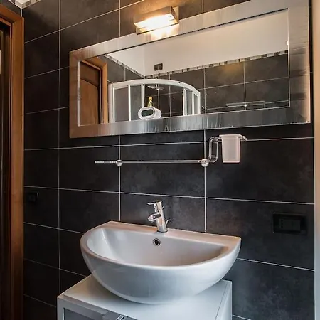 Modern Giovanni Square Apartment *